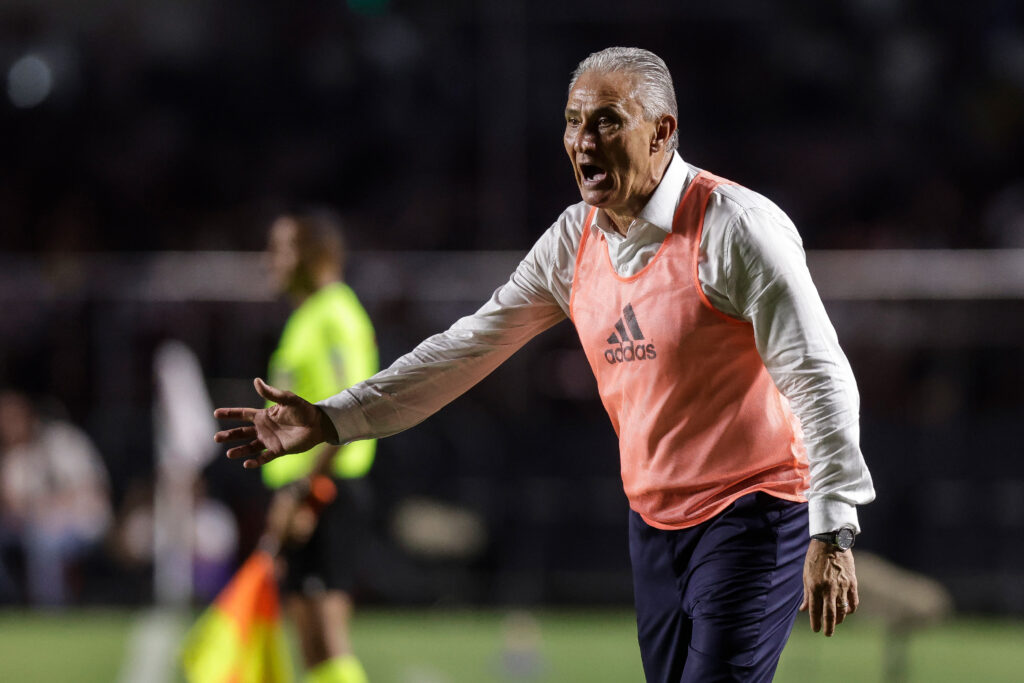 Tite no comando do Flamengo contra o São Paulo; Treinador criticou realidade do futebol brasileiro