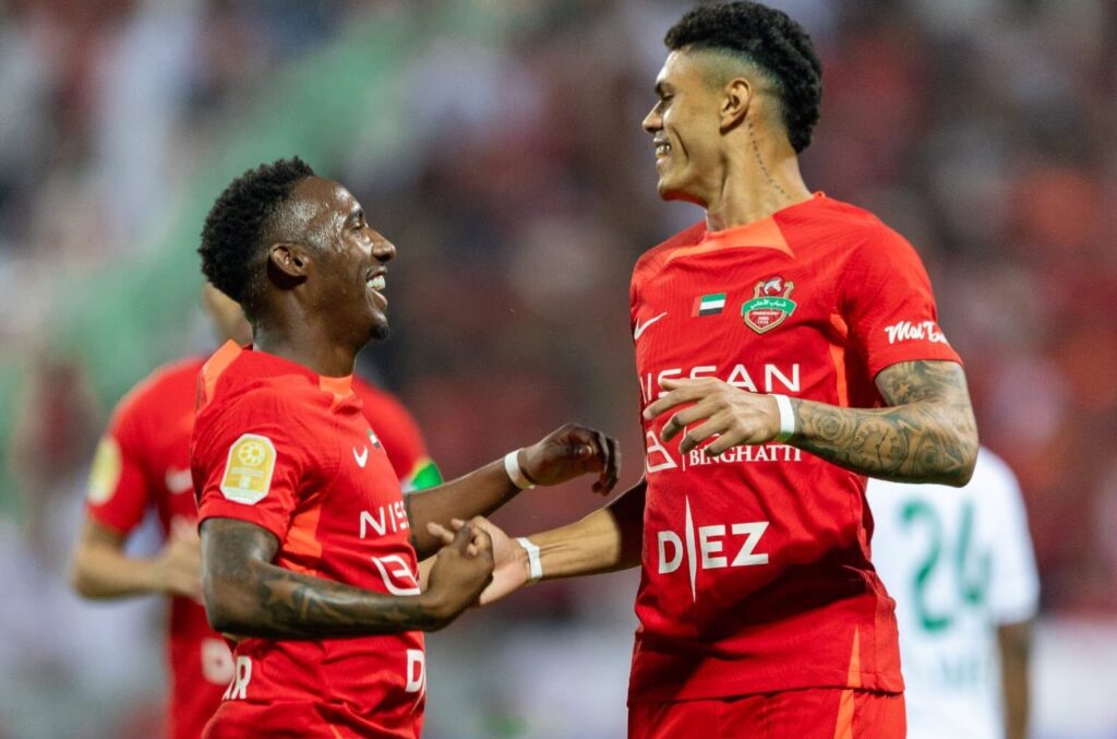 Yuri César e Mateusão, crias do Flamengo, na comemoração do gol do Shabab Al-Ahli nos Emirados Árabes