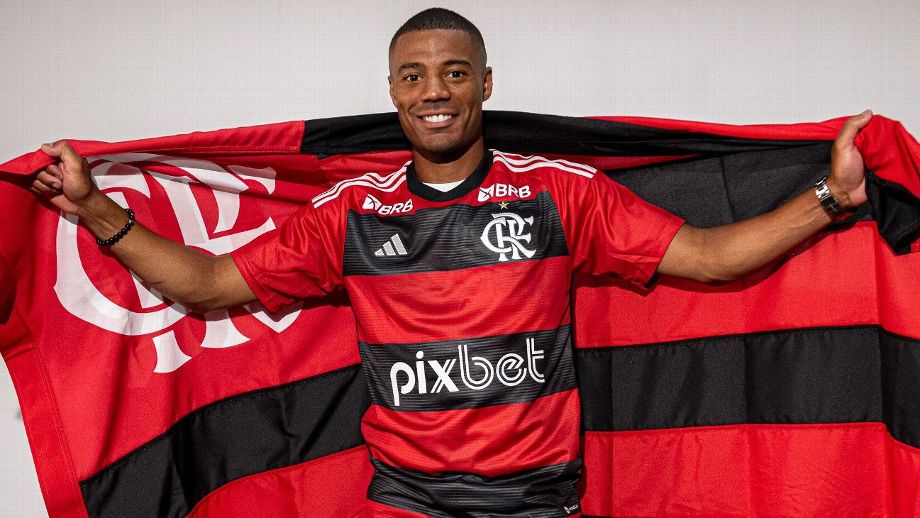 De La Ctuz com a camisa do Flamengo; uruguaio ecolheu número que vai utilizar no clube