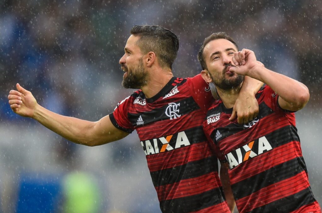 Everton Ribeiro e Diego comemoram gol pelo Flamengo em 2018