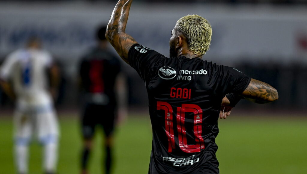 Gabigol comemora gol do Flamengo contra o Sampaio Corrêa