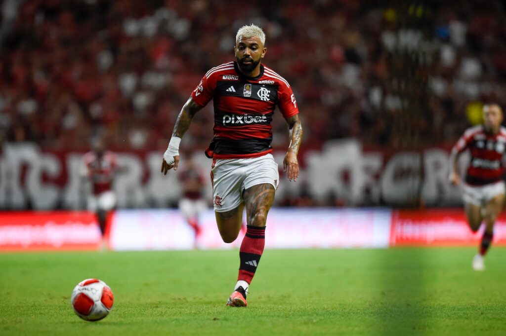 Gabigol em campo pelo Flamengo; clube envia defesa de atacante em caso de tentativa de fraude em exame de doping