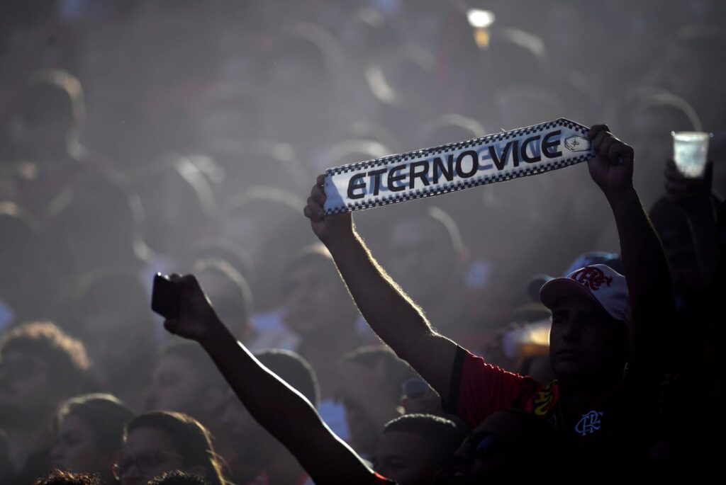 'Eterno vice': Torcedor do Flamengo tira sarro de vascaínos