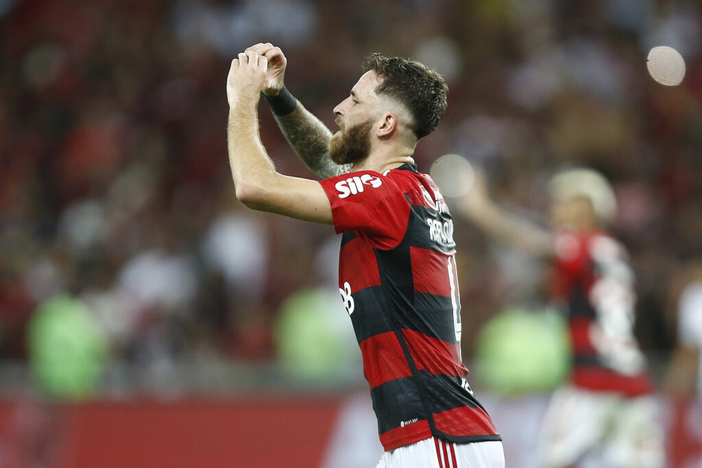 Léo Pereira mandou coração para Karoline Lima em gol do Flamengo contra Audax