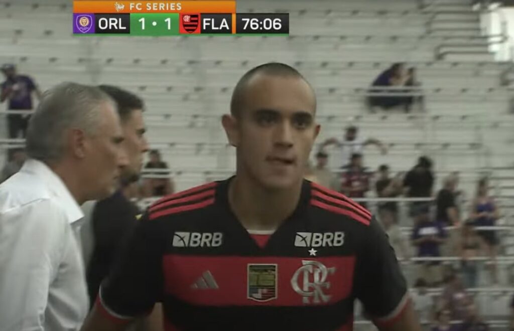 Luis Aucélio entrou na reta final de Flamengo x Orlando City, nos EUA