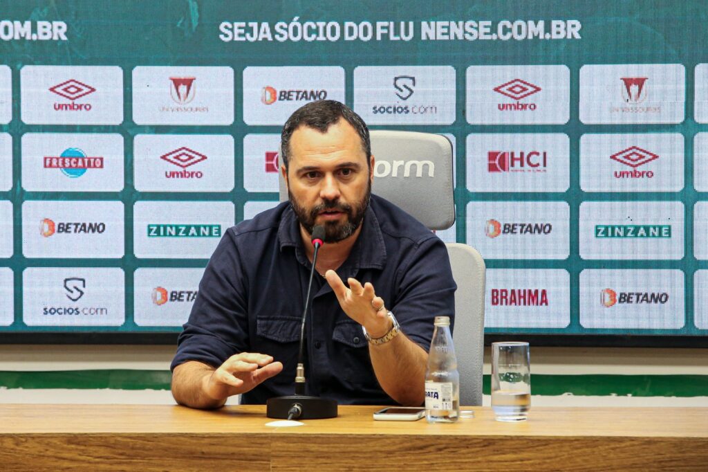 Mário Bittencourt, presidente do Fluminense, cita Flamengo e Eduardo Bandeira de Mello em coletiva