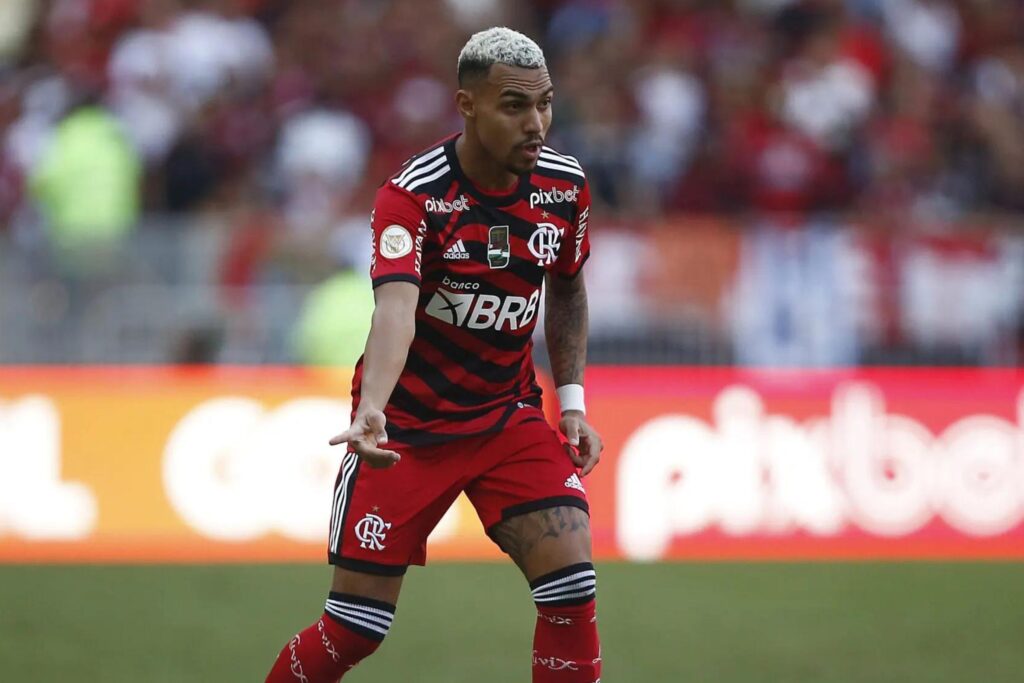 Matheuzinho continua sendo sonho do Corinthians, que faz nova oferta ao Flamengo esperançoso com Fabinho Soldado