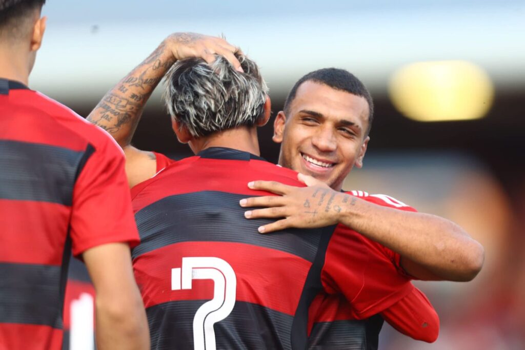 Petterson, cria do Flamengo, é o novo reforço do Athletico-PR