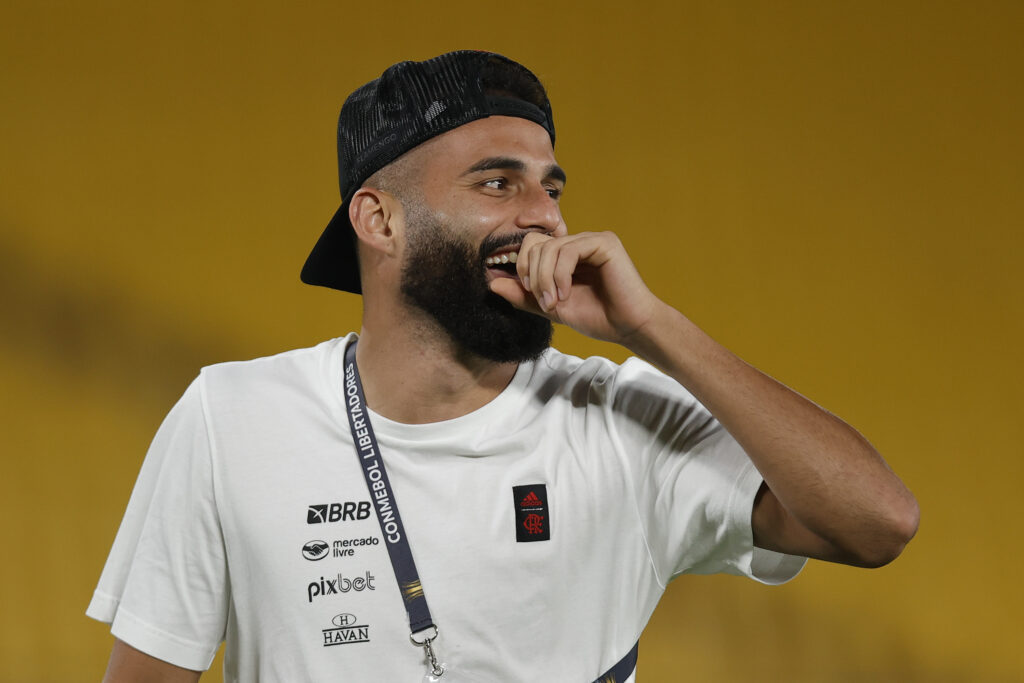 Thiago Maia sorri antes de jogo do Flamengo