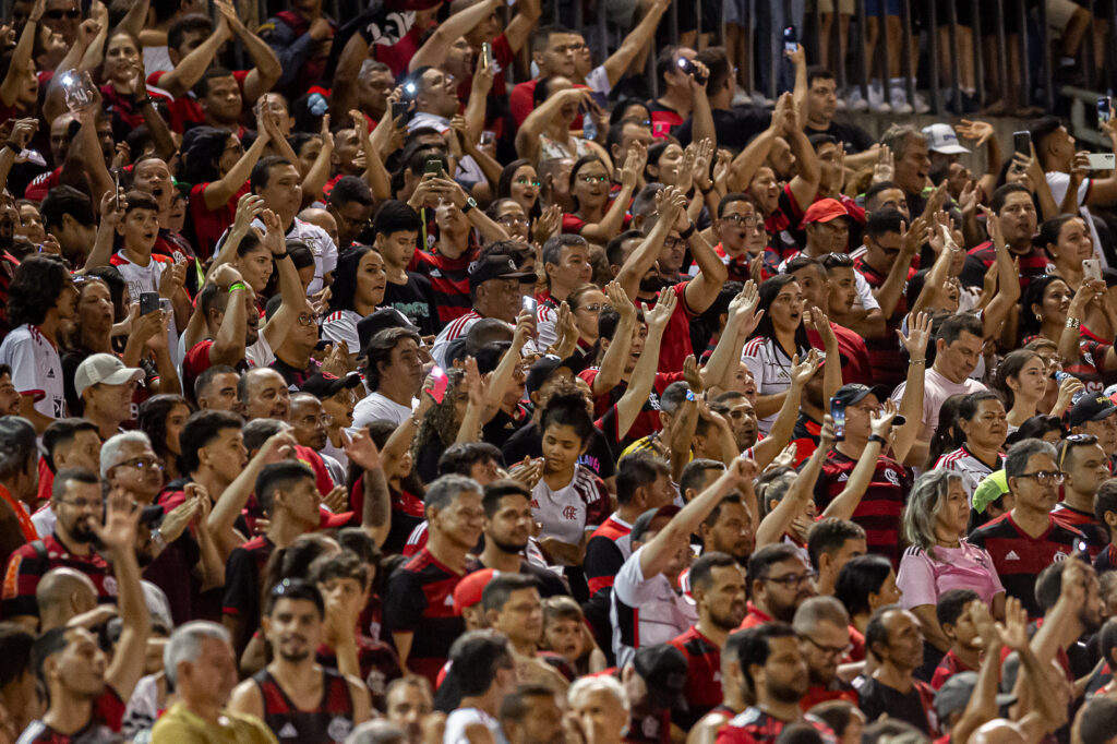 Torcedores do Flamengo em jogo do Carioca no Nordeste; Rubro-Negros de Aaracaju preparam grande festa para o time na cidade