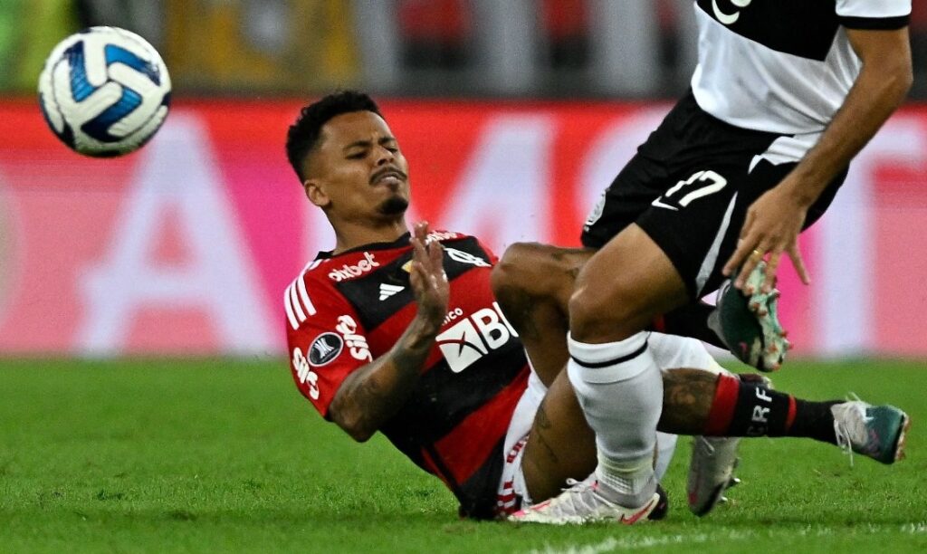 Mesmo que o faturamento do Flamengo seja recorde, jogadores como Allan impactam novos investimentos