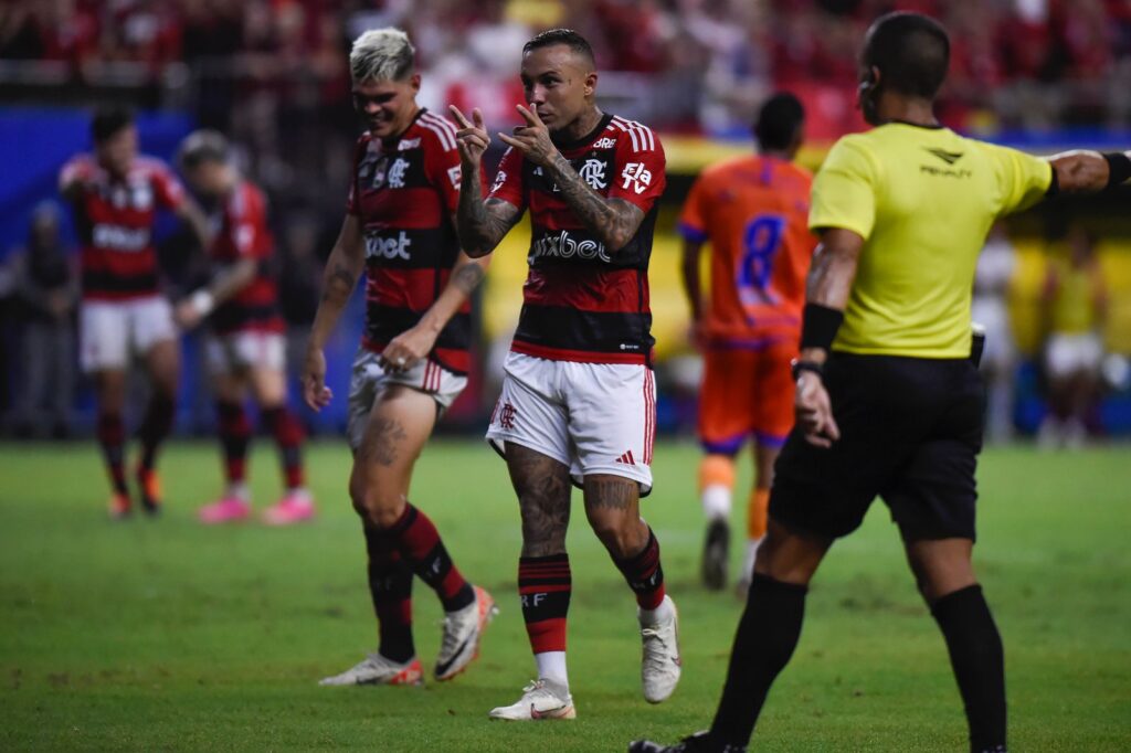 Cebolinha comemora gol pelo Flamengo
