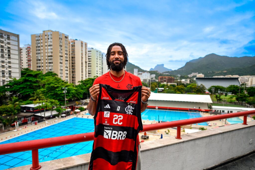 Devon Scott, novo reforço do Flamengo, posa para foto na Gávea