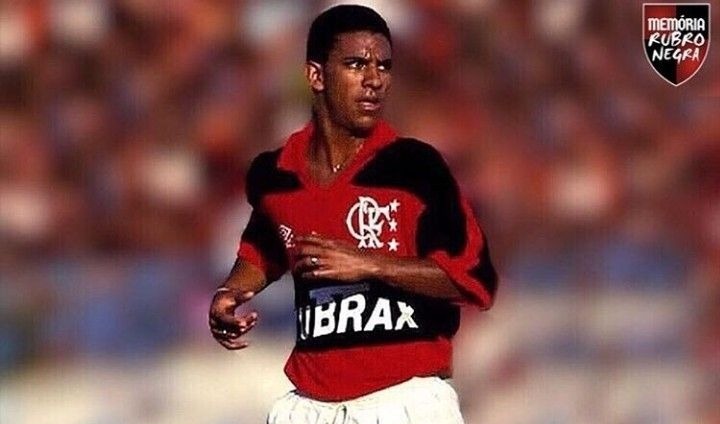 Djalminha é um dos craques revelados pelo Flamengo que foram negociados precocemente pelo clube. Conheça a carreira desse fenômeno!