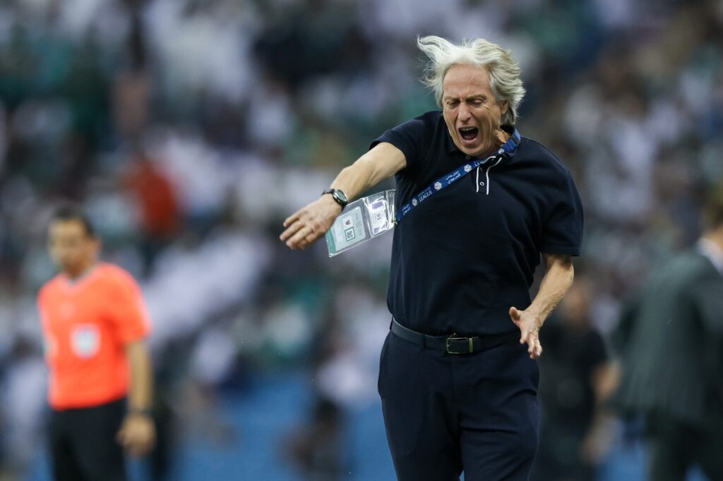 Jorge Jesus, ex-Flamengo e atual técnico do Al-Hilal, reage durante a partida da Saudi Pro League entre Al Hilal e Al Ahli, no Estádio King Fahd, em 27 de outubro de 2023, em Riad, Arábia Saudita...