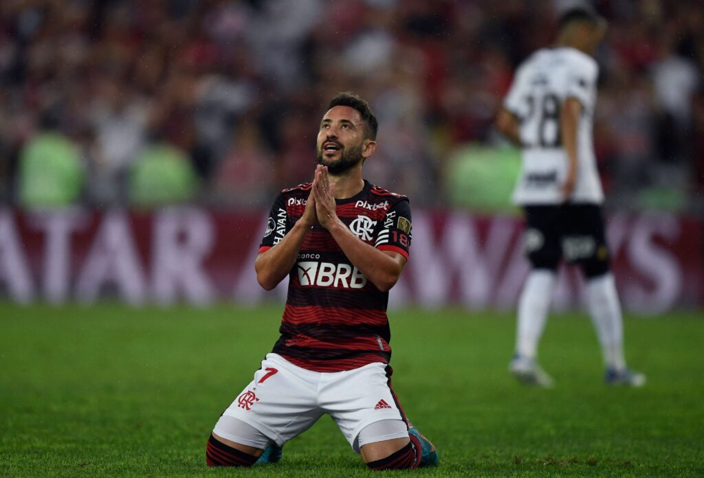 Everton Ribeiro não consegue chegar aos 400 jogos pelo Flamengo