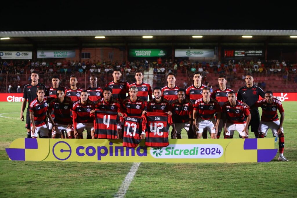 Flamengo posa para foto antes de jogo da Copinha