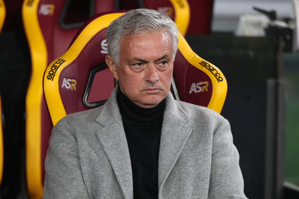 De saída da Roma após dois anos e meio, José Mourinho recebe sondagens do futebol saudita e pode comandar equipe de ex-Flamengo