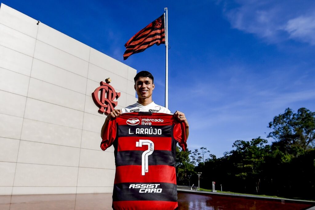 Após especulações envolvendo De La Cruz, Luiz Araújo se despede do número 31 e será herdeiro da Camisa 7 de Everton Ribeiro