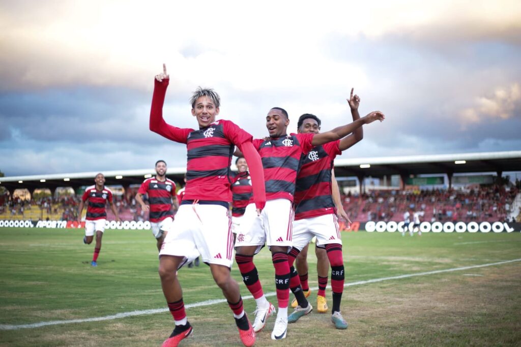 Nesta segunda (8), Flamengo e São Bento se enfrentam pela segunda rodada da Copinha; veja onde assistir os Garotos do Ninho