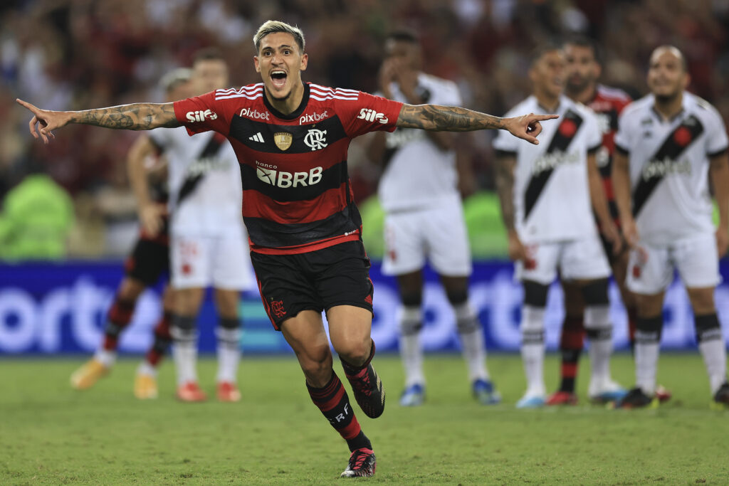 Pedro comemora gol do Flamengo contra o Vasco; Flamengo teve arrecadação acima de R$ 270 milhões com direitos de TV