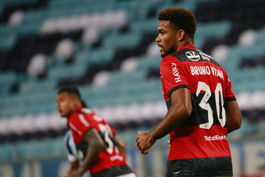 Relembre 5 zagueiros com péssimas passagens pelo Mengão e que a torcida do Flamengo quer esquecer que jogaram no clube