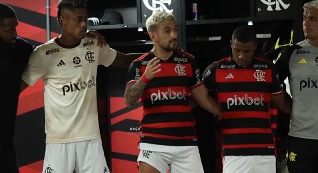 Arrascaeta em vestiário do Flamengo