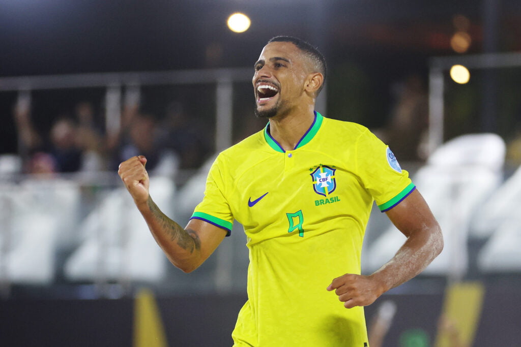 Atacante do Flamengo, Rodrigo comemora gol pela Seleção Brasileira