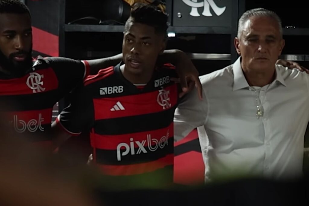 Bruno Henrique motivou Flamengo em vestiário antes e depois de vencer Volta Redonda