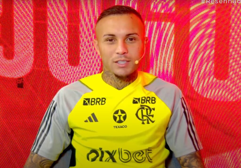 Cebolinha com a camisa do Flamengo em quadro Resenha do Jogo; atacante falou sobre sonho de retornar à Seleção Brasileira com Dorival Júnior