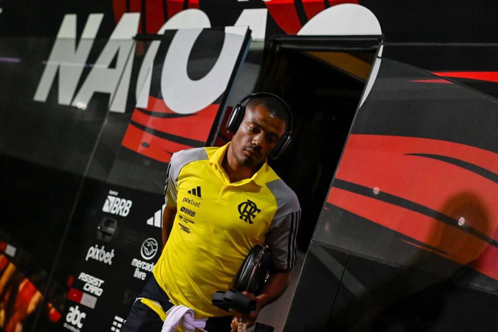 De La Cruz e Allan aumentam lista de desfalques do Flamengo para encarar o Bangu no Carioca