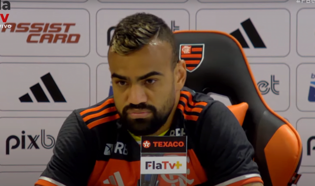 Fabrício Bruno em coletiva para falar sobre renovação com o Flamengo; atleta falou sobre Seleção Brasileira