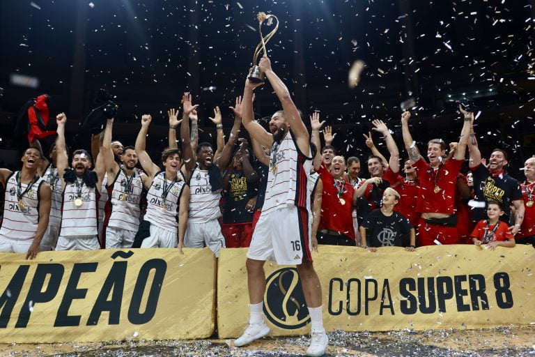 Time do Flamengo levanta taça da Copa Super 8 de basquete; título, tabela do Campeonato Carioca, confronto com o Vasco e as últimas notícias do Flamengo