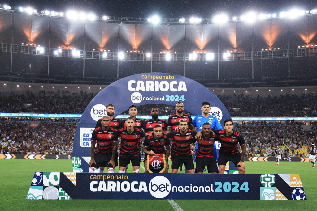 Time do Flamengo perfilado antes de jogo do Carioca