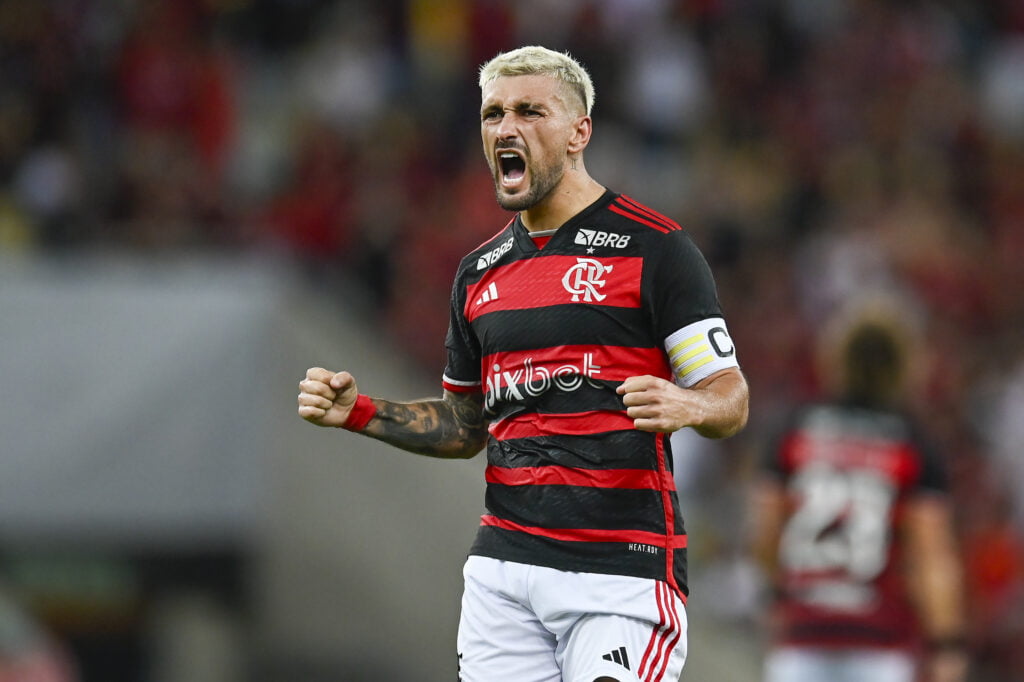 Arrascaeta comemora gol do Flamengo
