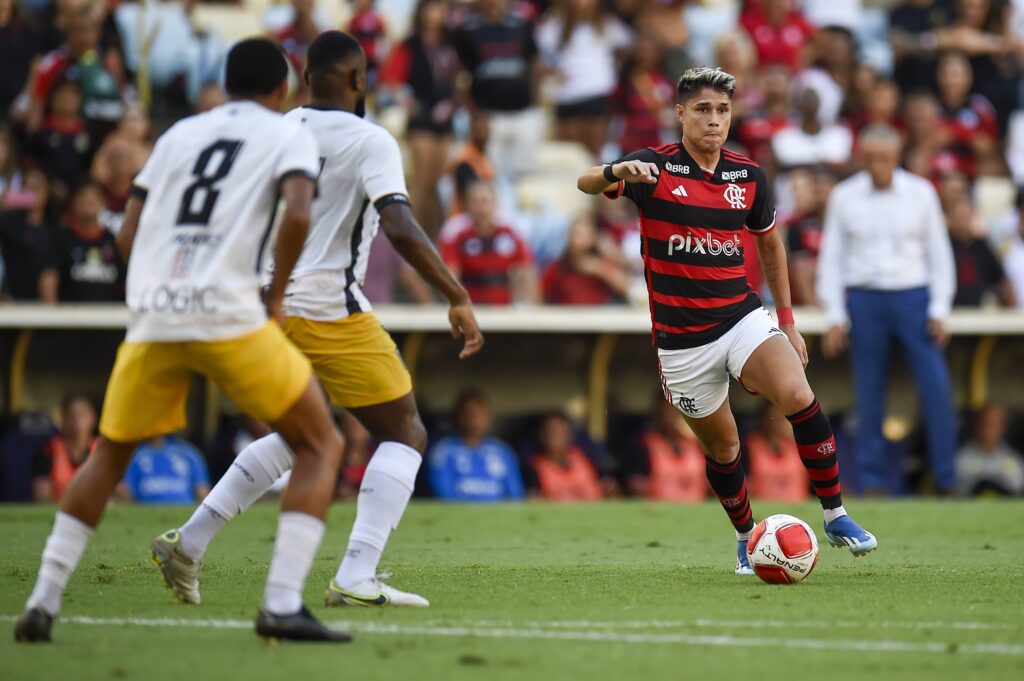 Luiz Araújo, do Flamengo, foi o melhor em campo contra o Volta Redonda, pelo Campeonato Carioca