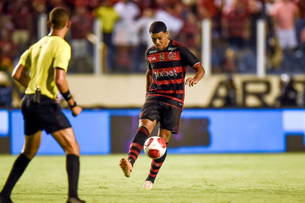 Igor Jesus, cria do Flamengo, foi titular com Tite contra o Boavista