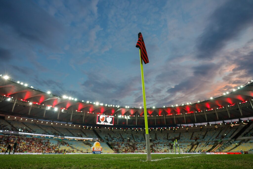 Maracanã em dia de jogo do Flamengo como mandante