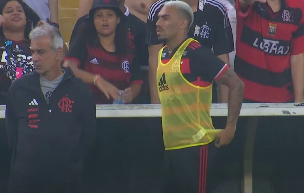 Matheuzinho vai sair do Flamengo para o Corinthians