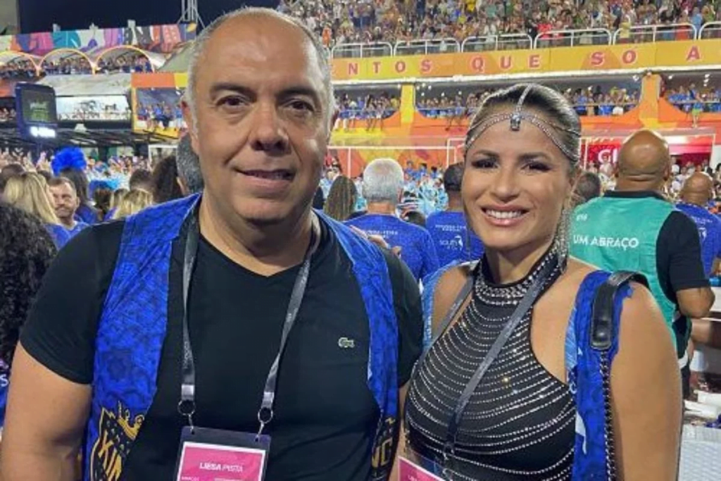 Marcos Braz na Sapucaí com sua esposa nos dias de carnaval, antes de ir sozinho no desfile das campeãs e aparecer com outras mulher