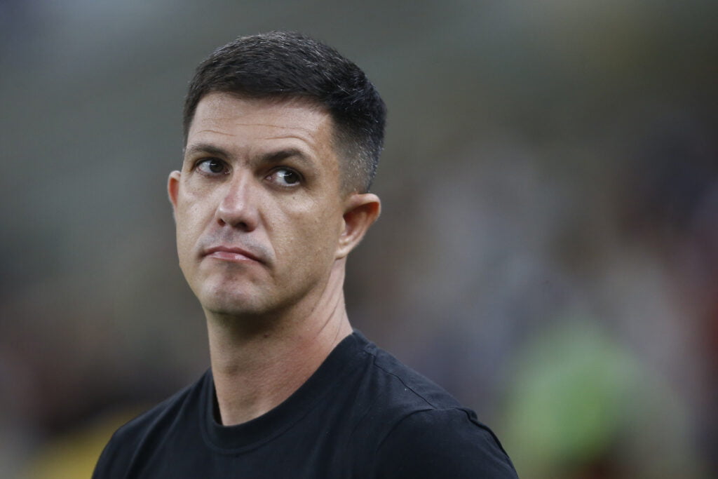 Ex-treinador do Flamengo, Maurício Barbieri pode ter destino inesperado na carreira; último trabalho do técnico foi no Vasco há 6 meses