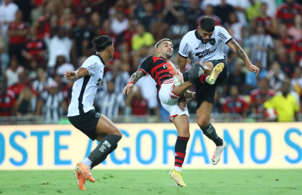 O Flamengo convocou o Conselho Deliberativo para aprovar um contrato milionário para a exploração de placas publicitárias pela Brax