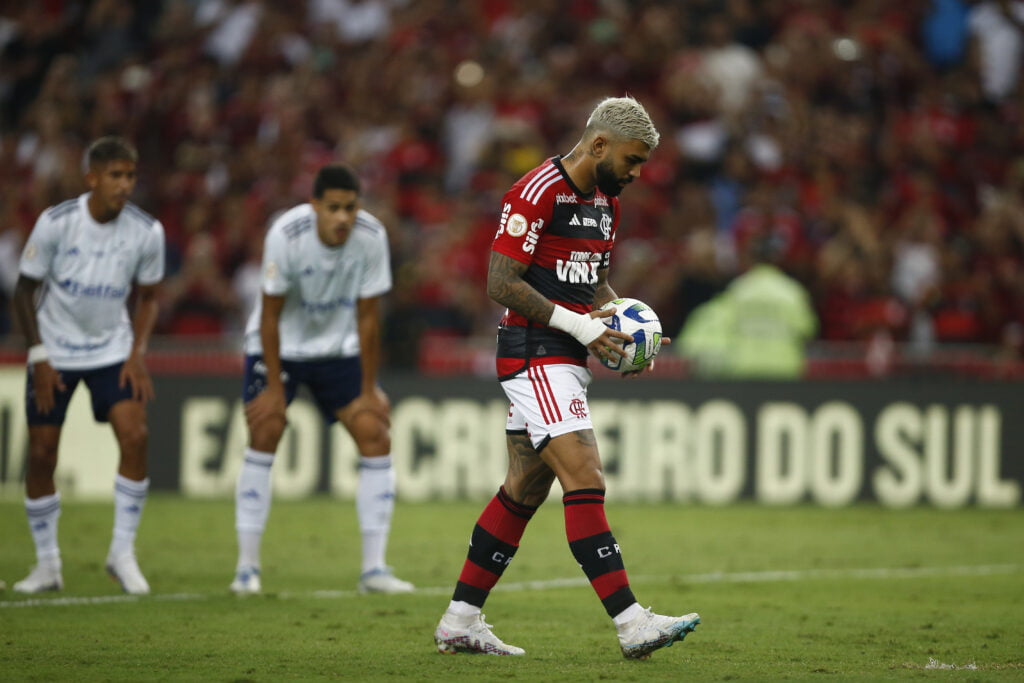 Gabigol desperdiçou pênalti contra o Vasco, mas segue com bom aproveitamento no Flamengo