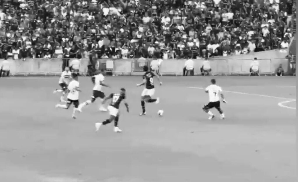 Gol de Everton Cebolinha, após jogada de De La Cruz, Arrascaeta e Pedro