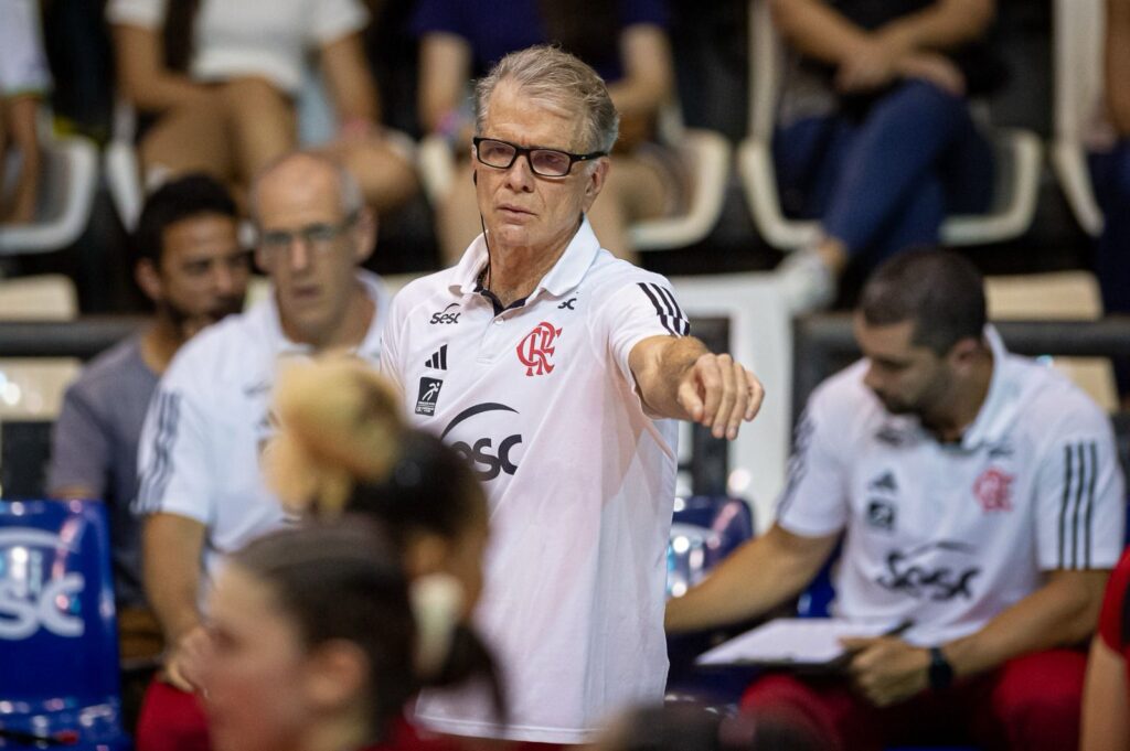 Bernardinho no comando do vôlei feminino do Sesc Flamengo