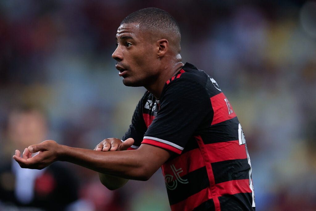 Nicolás De La Cruz durante clássico entre Flamengo e Vasco