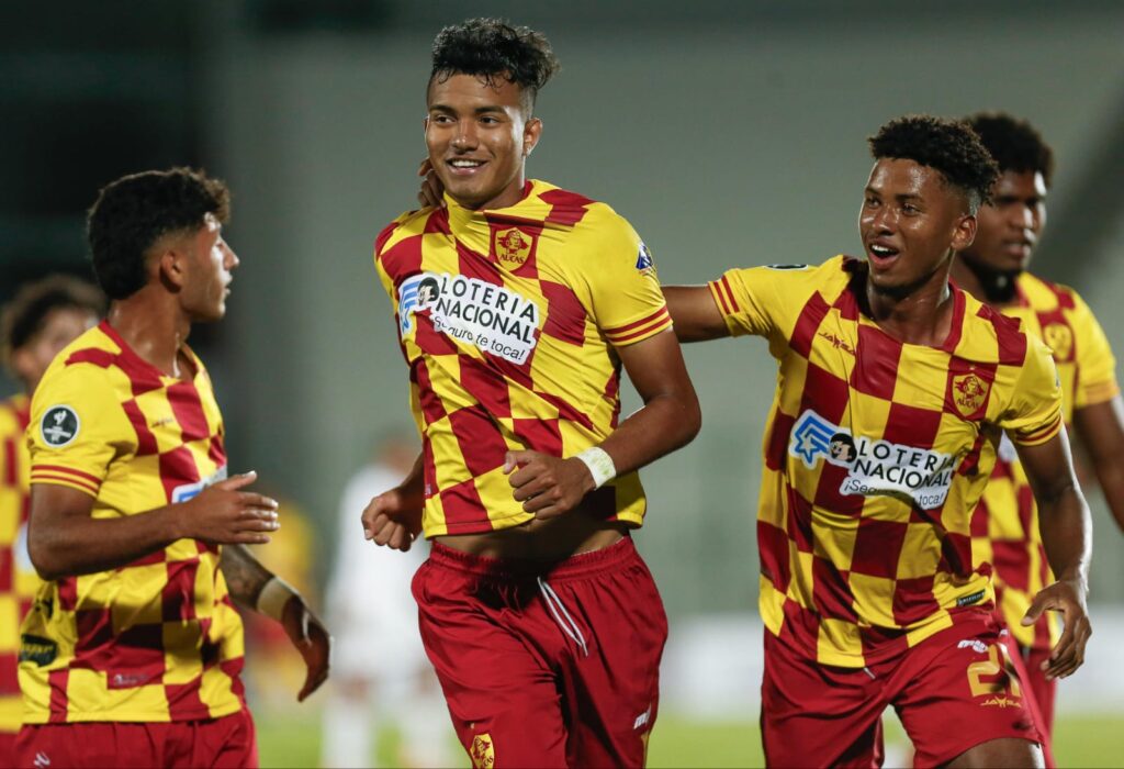 Aucas comemora gol na Libertadores Sub-20