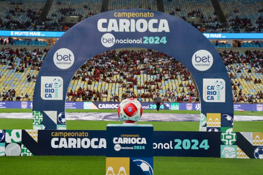 Arco onde os times ficam perfilados antes de jogos do Campeonato Carioca; FERJ arrecadou mais que Flamengo, Vasco, Fluminense e Nova Iguaçu com semifinais