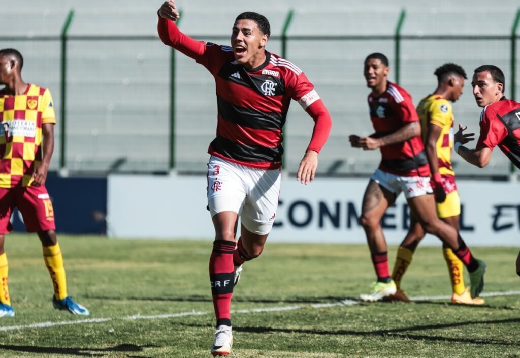 Iago comemora gol do Flamengo sobre o Aucas na Libertadores Sub-20; Garotos do Ninho estão classificados para o mata-mata
