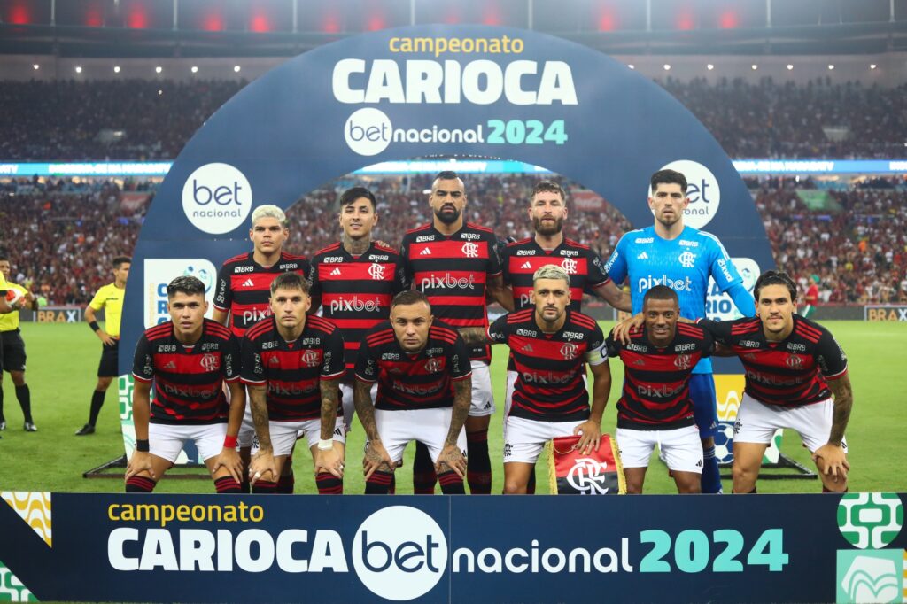 Time do Flamengo perfilado antes de jogo do Carioca; final contra o Nova Iguaçu, hat-trick de Cristiane e as últimas notícias